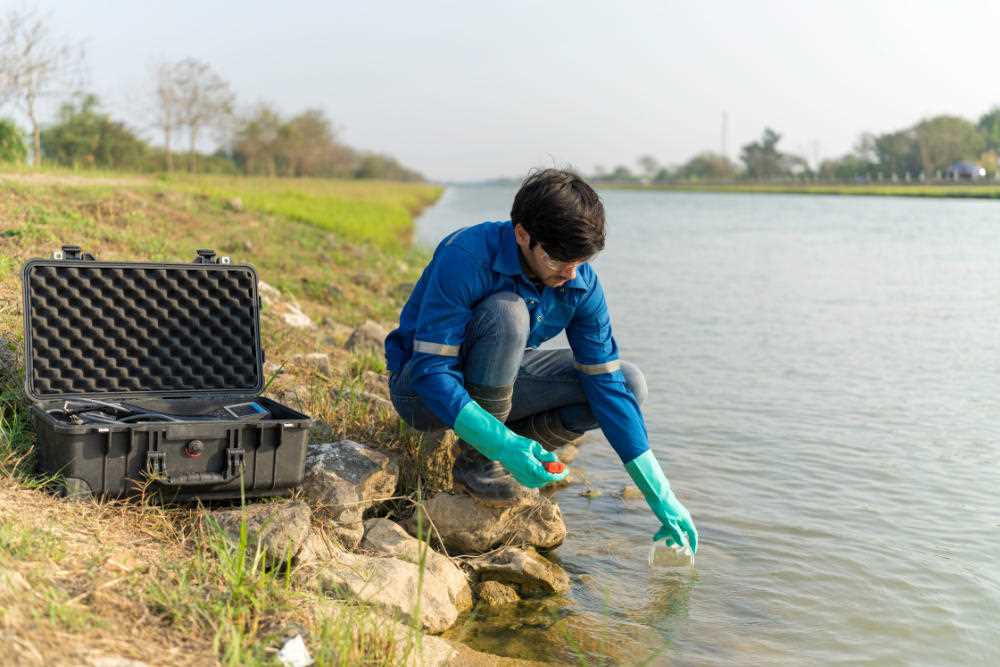 I’m-site lake water testing in the field